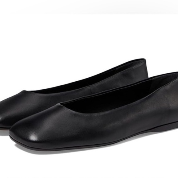 Vince Women's Leah Slip on Ballet Flats Color Black Size 6.5 NWT - Picture 2 of 2